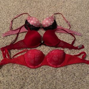 Victoria’s Secret bras 34B